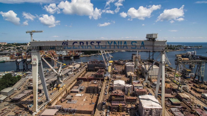 Z krajobrazu Gdyni znika napis z legendarnej suwnicy (foto, wideo) - GospodarkaMorska.pl