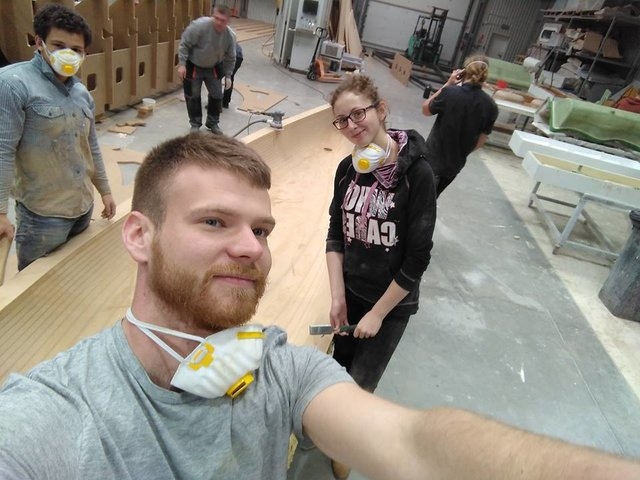 Studenci AGH wodowali na Wiśle łódź solarną zbudowaną na zawody w Monako - GospodarkaMorska.pl