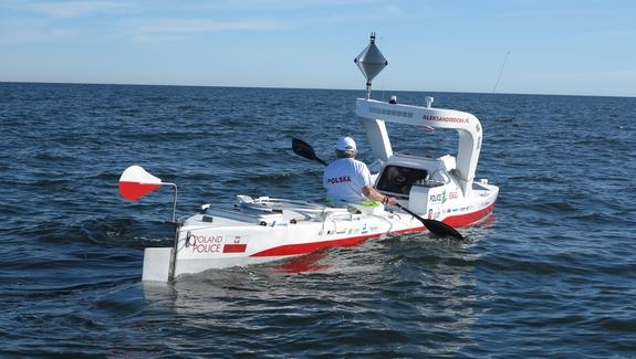 Awaria kajaka Aleksandra Doby na Atlantyku. Pilnie potrzebni: kowal, spawacz i inżynier - GospodarkaMorska.pl