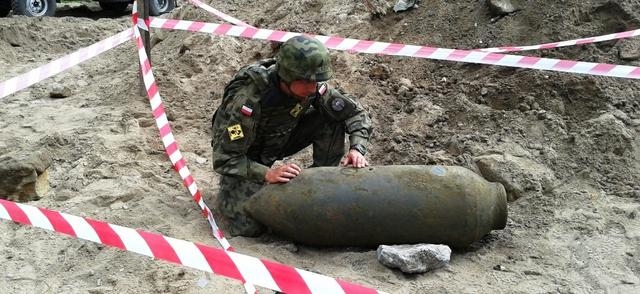 Bomba na budowie mostu - GospodarkaMorska.pl