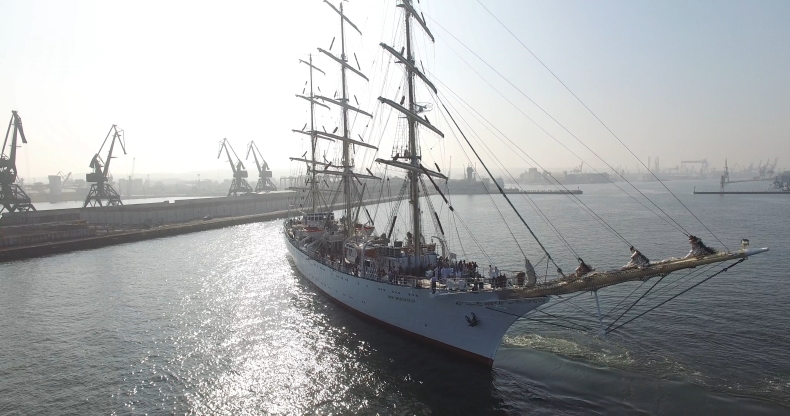 35-lecie podniesienia bandery na Darze Młodzieży - GospodarkaMorska.pl