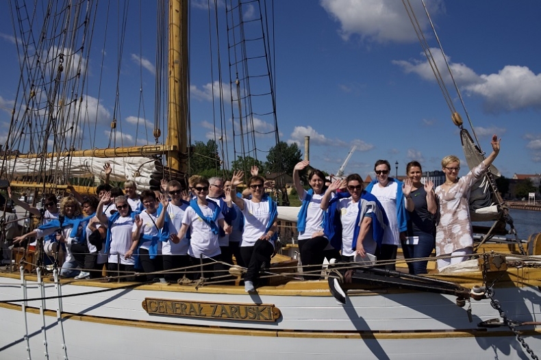 Chcemy żyć, nie trwać– walczące z rakiem popłynęły w rejs - GospodarkaMorska.pl