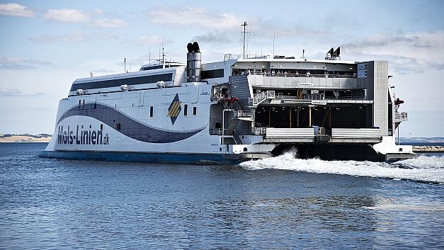 Most czy przeprawa promowa? Molslinjen potwierdza, że kierowcy coraz częściej wybierają to drugie - GospodarkaMorska.pl