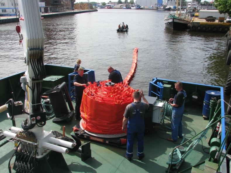 SG-312 w treningu zwalczania zanieczyszczeń portowych - GospodarkaMorska.pl