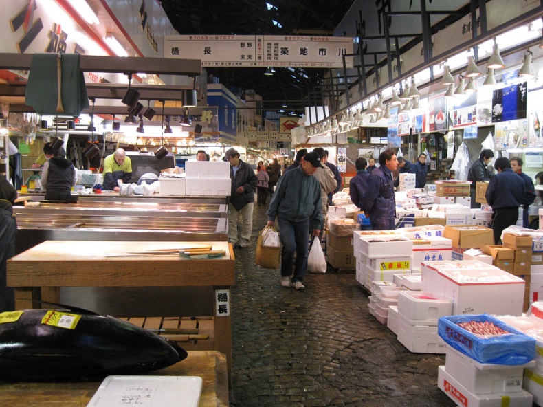 Japonia: Kontrowersje wokół przeniesienia słynnego targu rybnego - GospodarkaMorska.pl