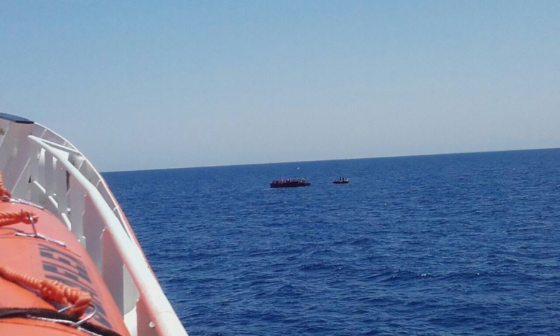 Grecja: U wybrzeży wyspy Karpathos uratowano 120 migrantów - GospodarkaMorska.pl