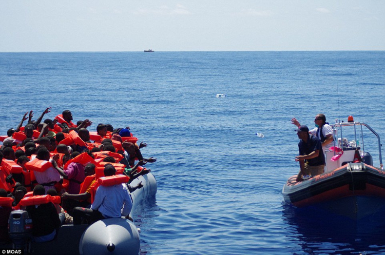Hiszpania: Ponad 200 migrantów uratowanych na Morzu Śródziemnym - GospodarkaMorska.pl