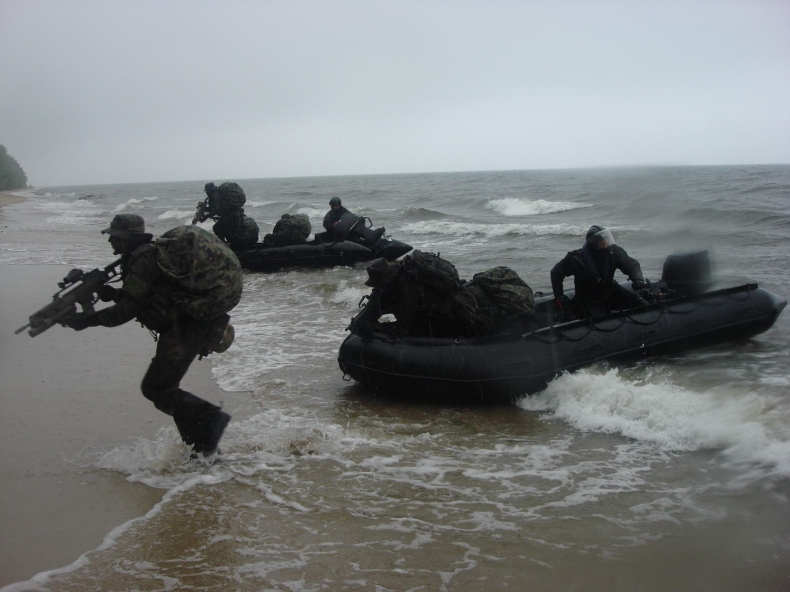 MON: Komandosi z Lublińca i Formozy dostaną specdodatki - GospodarkaMorska.pl