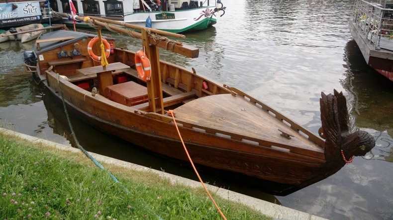 Małopolskie: Prom Wanda rozpoczął kursowanie na trasie Tyniec-Piekary - GospodarkaMorska.pl