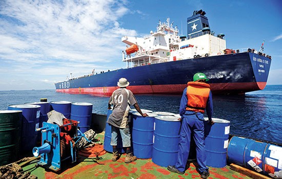 Piractwo w Azji i na afrykańskich wybrzeżach dużym problemem - GospodarkaMorska.pl