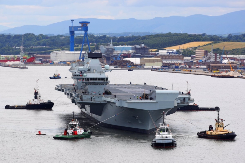 Wielka Brytania: Lotniskowiec HMS Queen Elizabeth opuścił port macierzysty - GospodarkaMorska.pl