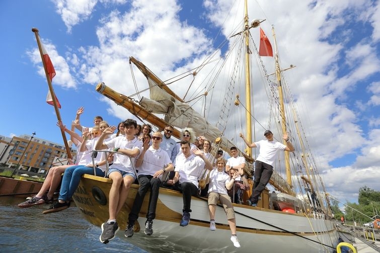 Popłynęli na Generale Zaruskim: oldschoolowe żeglowanie szkołą charakteru - GospodarkaMorska.pl