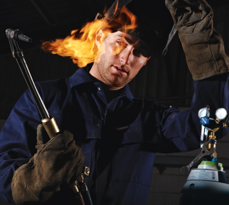 Odzież ochronna niezbędna dla bezpieczeństwa pracowników – rozmowa z Mirosławem Peliksze z Amber Marine - GospodarkaMorska.pl