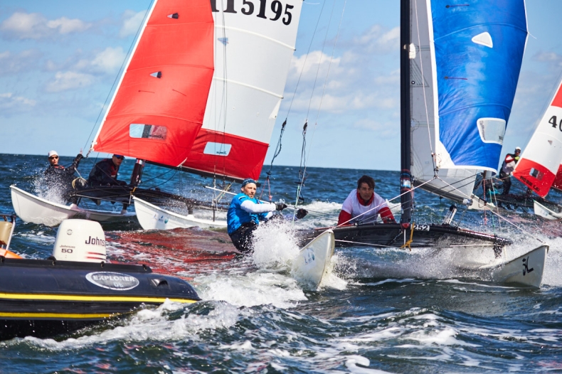 „To były warunki dla nas” – rozmowa z Bartłomiejem Janiszewskim, Mistrzem Polski Hobie Cat 16 - GospodarkaMorska.pl