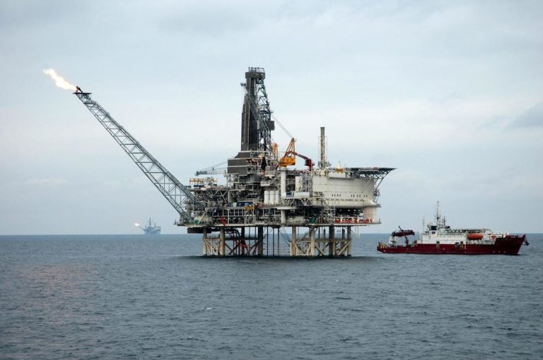 Statek do badań sejsmicznych uderzył w platformę na Morzu Kaspijskim. Są ranni - GospodarkaMorska.pl