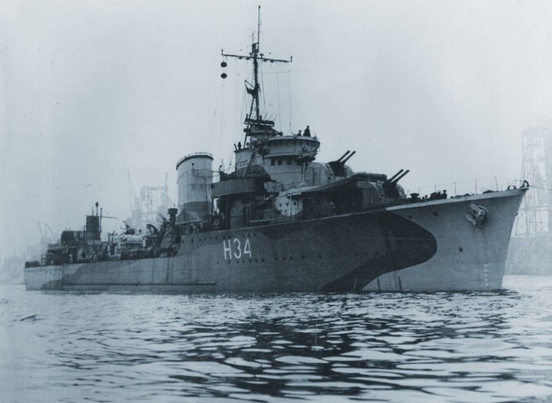 Dwaj Brytyjczycy odznaczeni za pamięć o ORP Błyskawica - GospodarkaMorska.pl