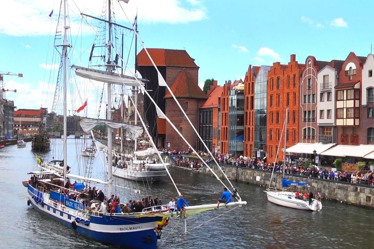 Parada żaglowców, bitwa i fajerwerki. Finał Baltic Sail 2017 - GospodarkaMorska.pl