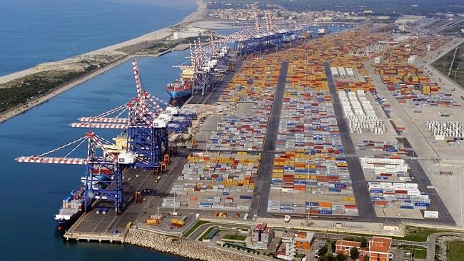 KE: miliony euro dla Włoch wobec groźby zamknięcia portów dla migrantów - GospodarkaMorska.pl