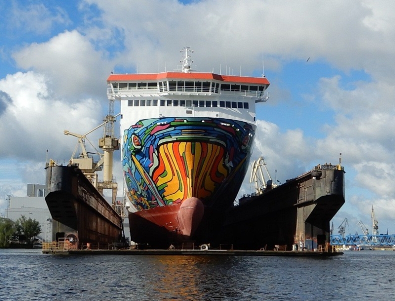 Prom Cracovia w doku nr 5 stoczni MSR Gryfia - GospodarkaMorska.pl