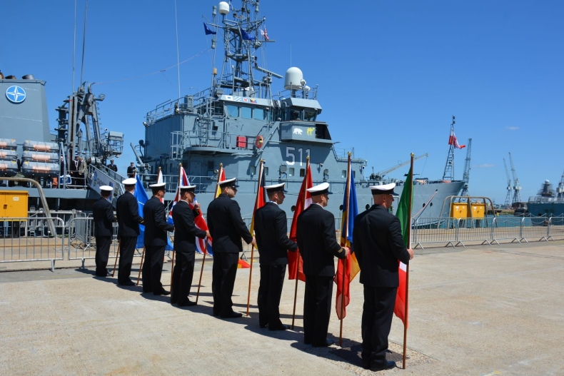 Uroczysty powrót marynarzy PKW Czernicki - GospodarkaMorska.pl