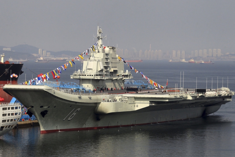 Lotniskowiec Liaoning witany z honorami w Hongkongu - GospodarkaMorska.pl
