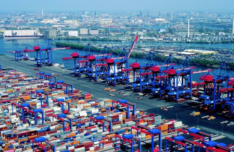 Lekki wzrost przeładunków w porcie Hamburg - GospodarkaMorska.pl