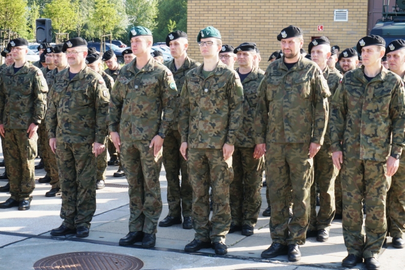 Powitanie nowych żołnierzy w Komendzie Portu Wojennego Gdynia - GospodarkaMorska.pl