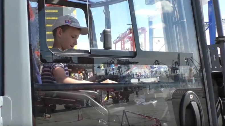 Za nami Dzień Otwarty w Bałtyckim Terminalu Kontenerowym w Gdyni (wideo) - GospodarkaMorska.pl