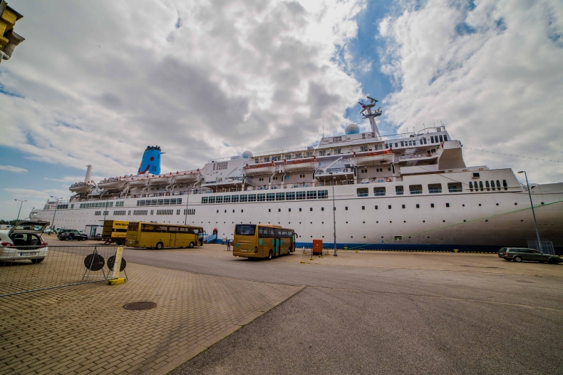 Ponad 200-metrowy Thomson Celebration zawinął do Gdańska (foto) - GospodarkaMorska.pl