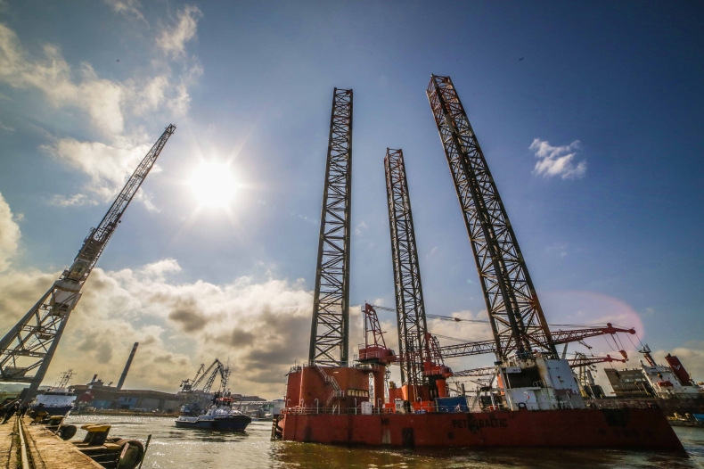 Platforma Petrobaltic znów w SR Nauta (foto, wideo) - GospodarkaMorska.pl