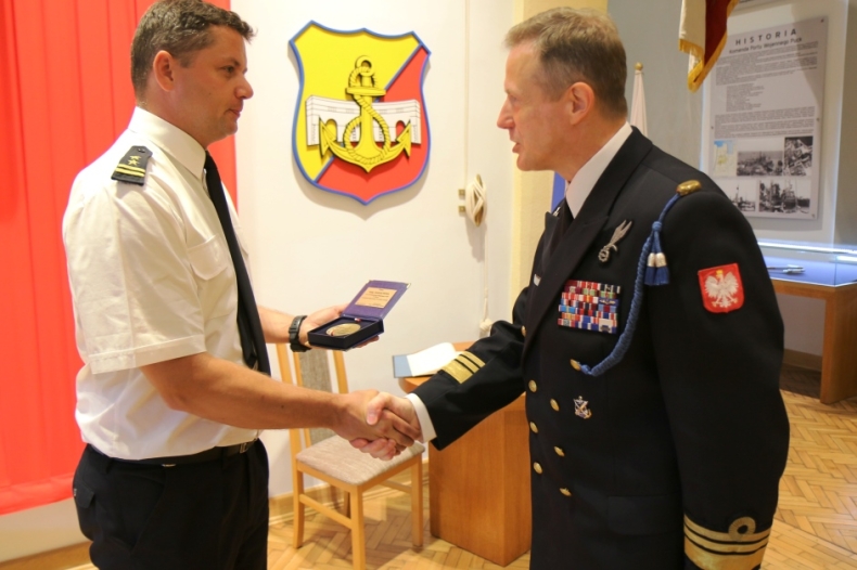 Wizyta Komendanta Miejskiego PSP w Komendzie Portu Wojennego w Gdyni - GospodarkaMorska.pl