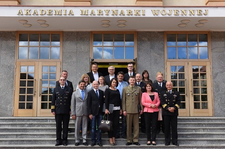 Wizyta Komisji Obrony Narodowej w Akademii Marynarki Wojennej - GospodarkaMorska.pl