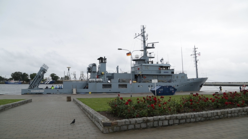 Niemiecki okręt z wizytą w gdyńskim porcie (foto, wideo) - GospodarkaMorska.pl