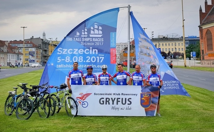 Doba kajakiem, a oni na rowerach - GospodarkaMorska.pl