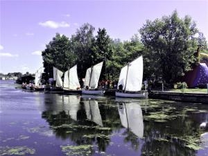 Studenci na Zalewie Kurońskim - GospodarkaMorska.pl