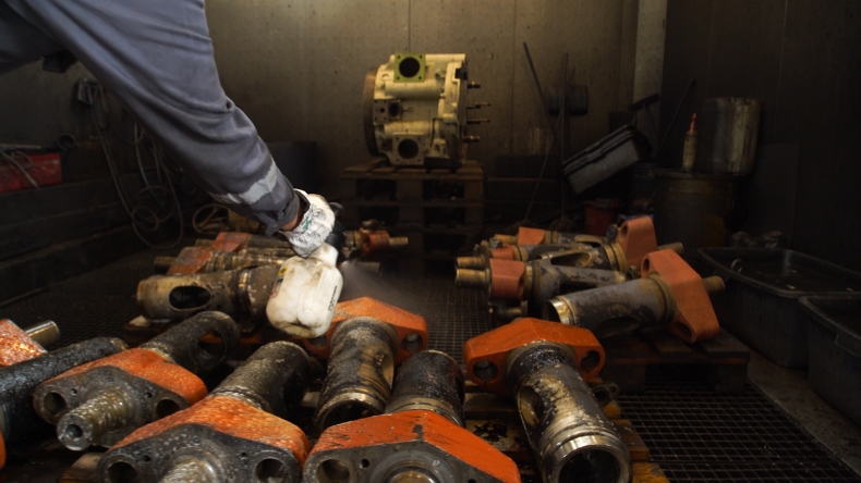 W Gdańsku Wärtsilä przeprowadza przegląd silników statku Barent Zanen (foto, wideo) - GospodarkaMorska.pl