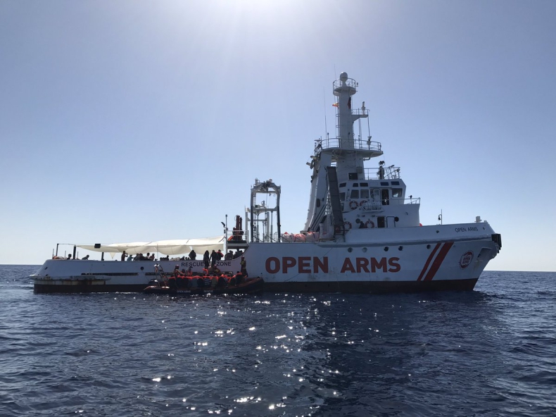 Hiszpania: Na Morzu Śródziemnym znaleziono ponton z 13 ciałami - GospodarkaMorska.pl