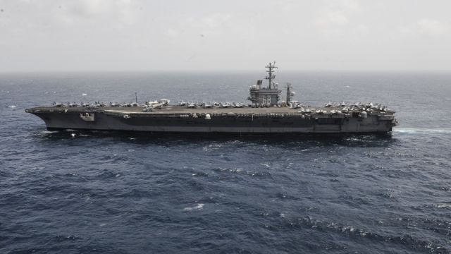 IRNA: Lotniskowiec USA oddał strzał ostrzegawczy w kierunku okrętów Iranu - GospodarkaMorska.pl