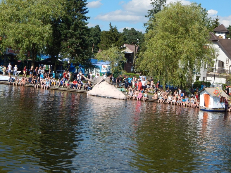 Augustów: Pływający słoń najlepszym pływadłem na rzece Netta - GospodarkaMorska.pl