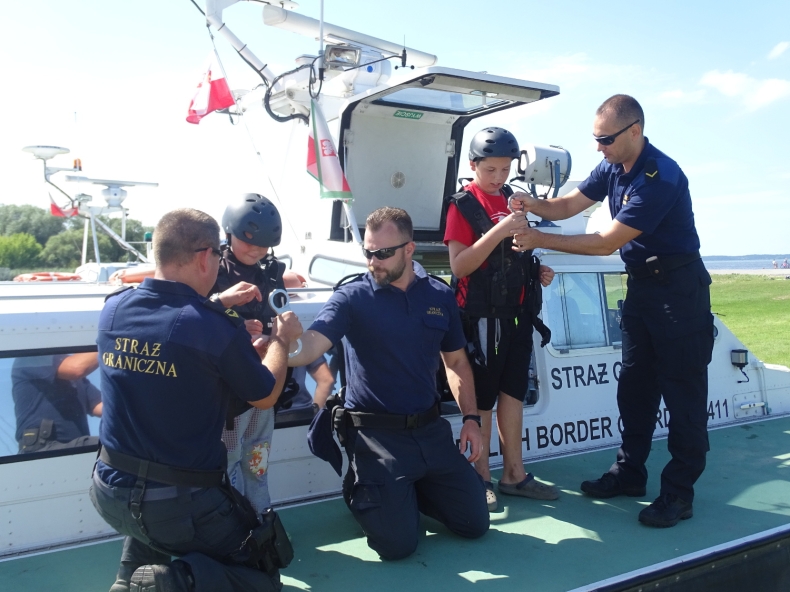 SG-411 w ramach akcji „Bezpieczne wakacje” - GospodarkaMorska.pl