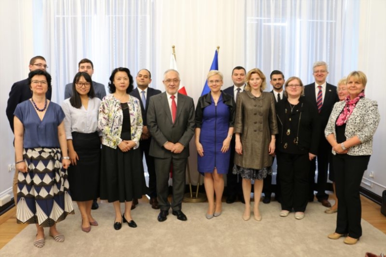 Ambasadorowie państw 16+1 z wizytą w ministerstwie gospodarki wodnej - GospodarkaMorska.pl