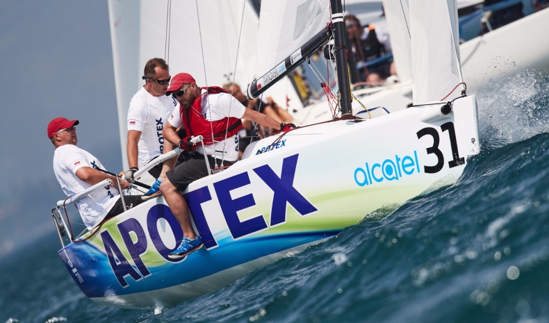 Dobry start Tarnowskiego w J70 - GospodarkaMorska.pl