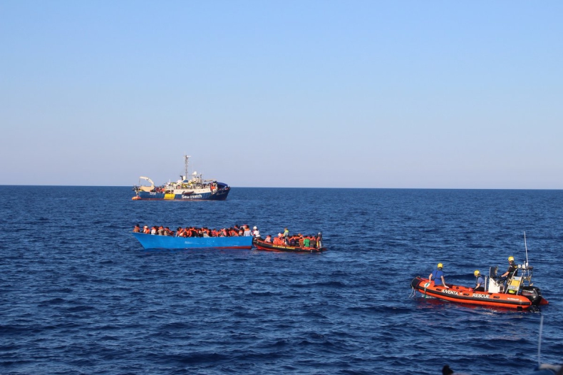 Statek Jugend Rettet zablokowany na Lampedusie z powodu kontroli - GospodarkaMorska.pl