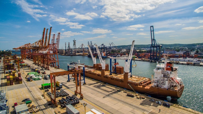 Gdyńskie suwnice coraz bardziej popularne na świecie. Kolejna partia popłynie do Stanów Zjednoczonych (foto, wideo) - GospodarkaMorska.pl