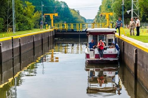 Barka na poznańskim lotnisku ma promować Wielką Pętlę Wielkopolski - GospodarkaMorska.pl