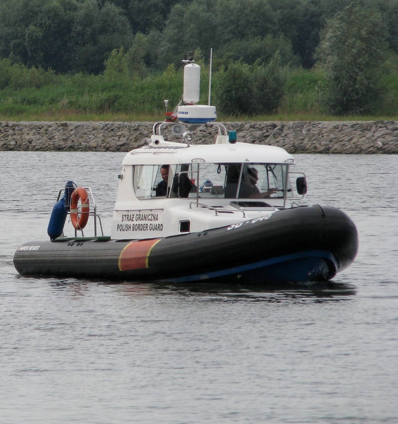 Pomogli załodze pontonu - GospodarkaMorska.pl