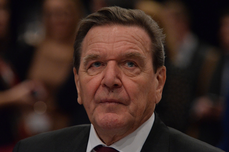 Niemcy: Schroeder obstaje przy kandydowaniu na stanowisko w Rosniefcie - GospodarkaMorska.pl