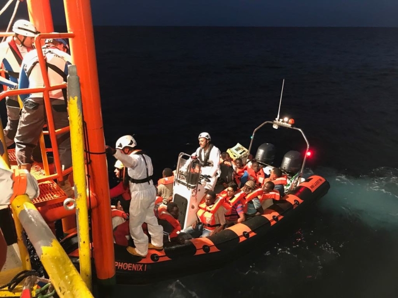 Włochy/ Szef MSW: UE chciała finansować ośrodki internowania dla migrantów - GospodarkaMorska.pl