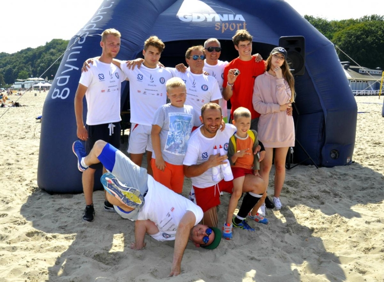 Przebiegł całe wybrzeże w szczytnym celu - GospodarkaMorska.pl