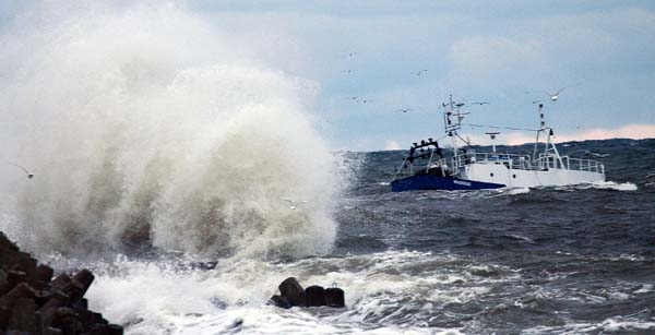 IMGW ostrzega o sztormach na Wybrzeżu - GospodarkaMorska.pl